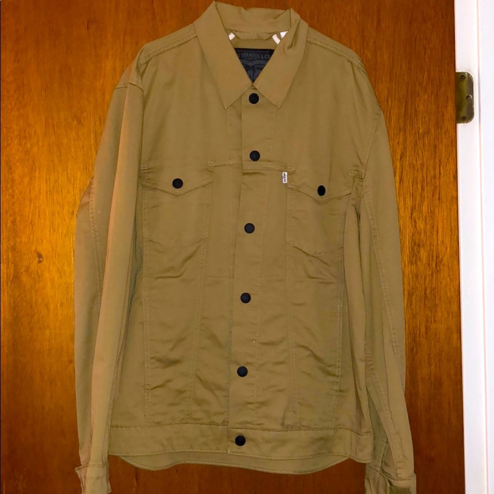 LEVIS KHAKI BUTTON UP JACKET